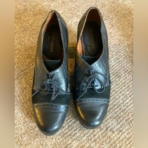 Naturalizer Oxford Style Pumps